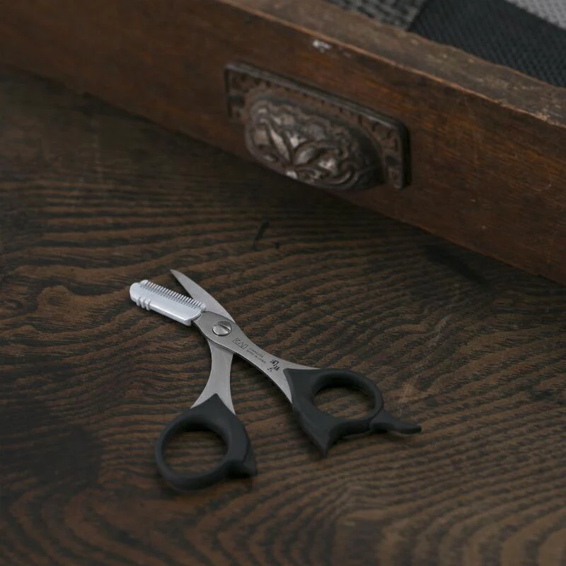Kai Seki Magoroku Beard Trimming Scissors with Comb [000HC1814] - Image 4