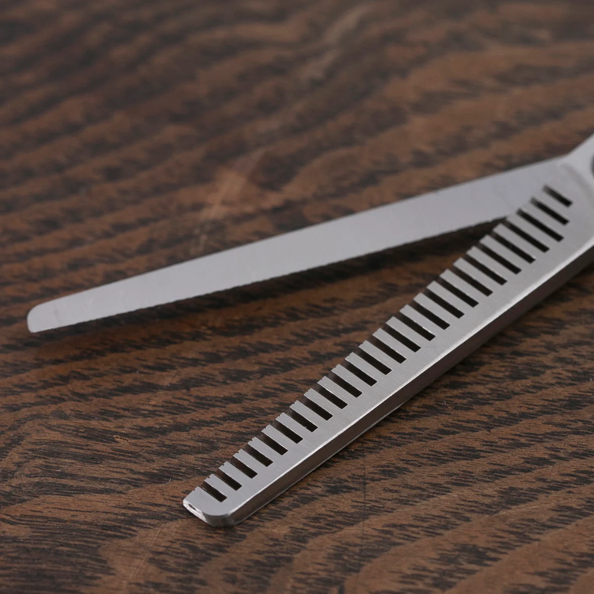 Kai Seki Magoroku Hair Trimming Scissors With Comb - Image 7